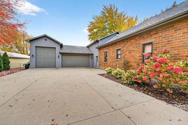 1881 W Main STREET, Little Chute, WI 54911