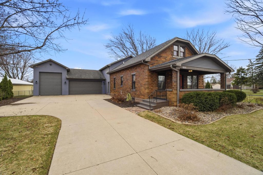 1881 W Main STREET, Little Chute, WI 54911