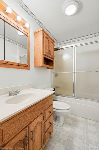 6360 W Frances Road, Vienna Charter Township, MI 48420