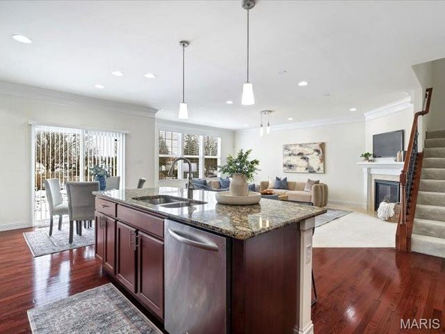 718 Savannah Crossing Way, Chesterfield, MO 63017