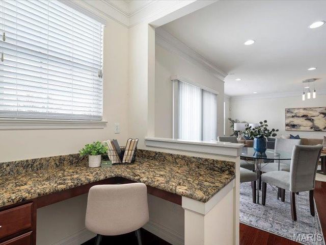 718 Savannah Crossing Way, Chesterfield, MO 63017