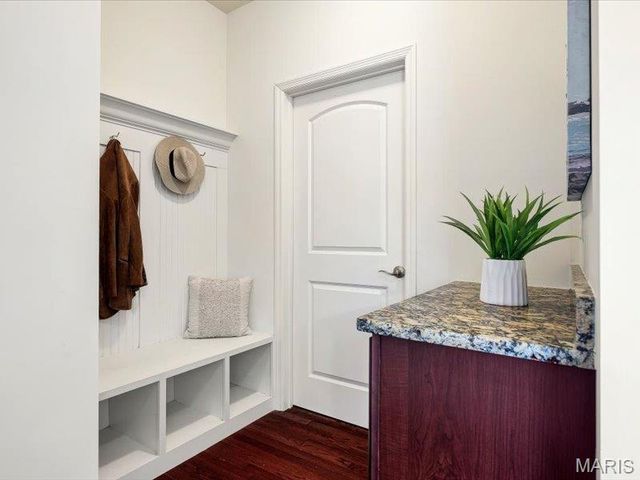 718 Savannah Crossing Way, Chesterfield, MO 63017