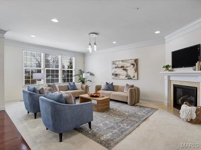 718 Savannah Crossing Way, Chesterfield, MO 63017