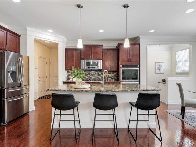 718 Savannah Crossing Way, Chesterfield, MO 63017