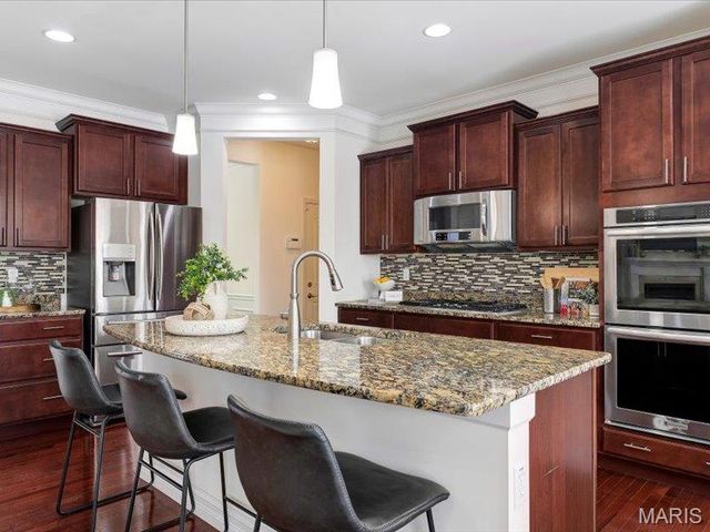 718 Savannah Crossing Way, Chesterfield, MO 63017