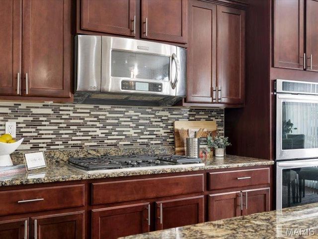 718 Savannah Crossing Way, Chesterfield, MO 63017