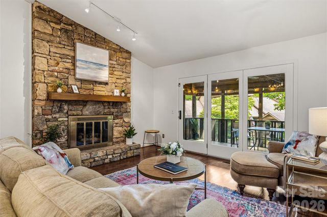 205 N Scarlet Oak Lane, Hendersonville, NC 28791