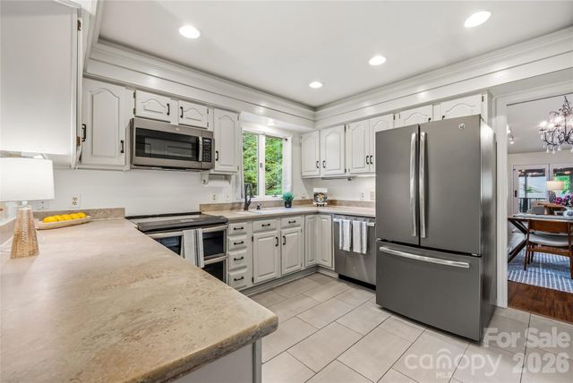 205 N Scarlet Oak Lane, Hendersonville, NC 28791