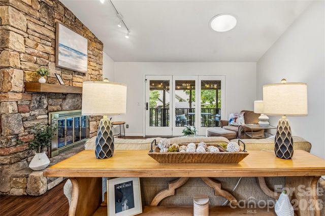 205 N Scarlet Oak Lane, Hendersonville, NC 28791