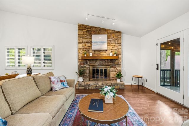 205 N Scarlet Oak Lane, Hendersonville, NC 28791