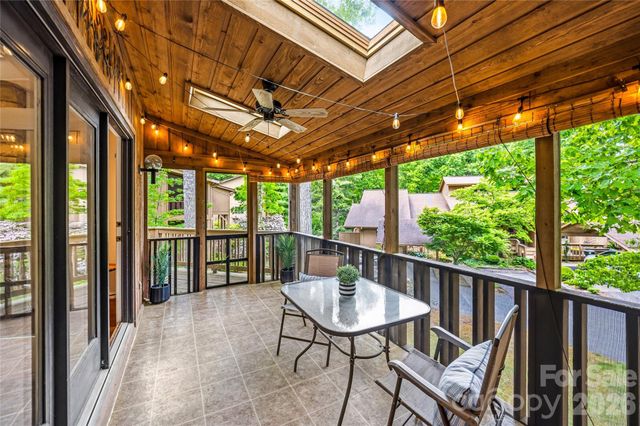 205 N Scarlet Oak Lane, Hendersonville, NC 28791
