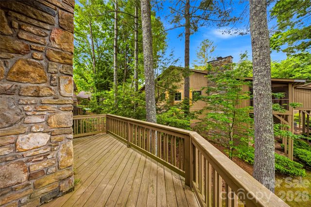205 N Scarlet Oak Lane, Hendersonville, NC 28791