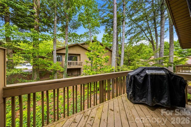 205 N Scarlet Oak Lane, Hendersonville, NC 28791