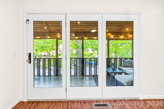 205 N Scarlet Oak Lane, Hendersonville, NC 28791