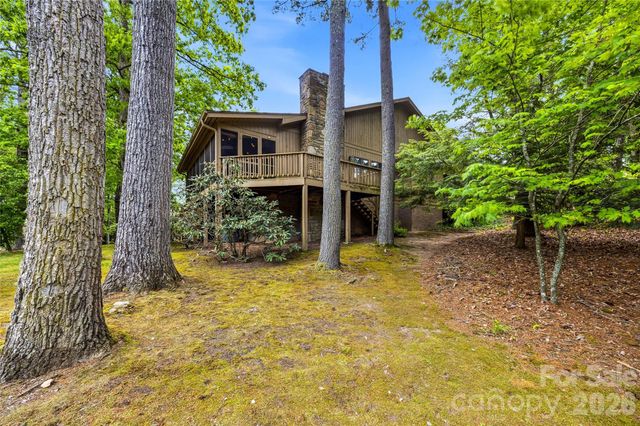 205 N Scarlet Oak Lane, Hendersonville, NC 28791
