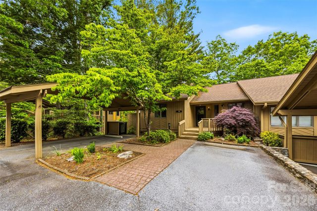 205 N Scarlet Oak Lane, Hendersonville, NC 28791