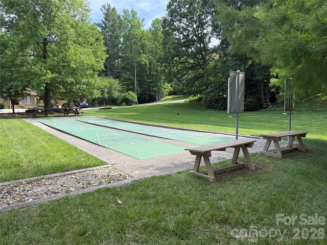 205 N Scarlet Oak Lane, Hendersonville, NC 28791