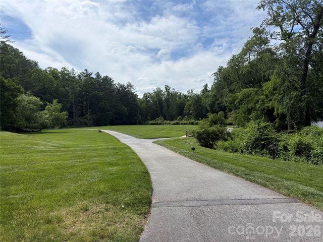 205 N Scarlet Oak Lane, Hendersonville, NC 28791
