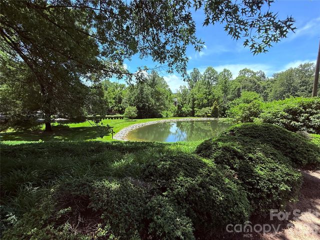 205 N Scarlet Oak Lane, Hendersonville, NC 28791