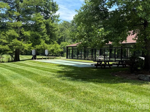 205 N Scarlet Oak Lane, Hendersonville, NC 28791