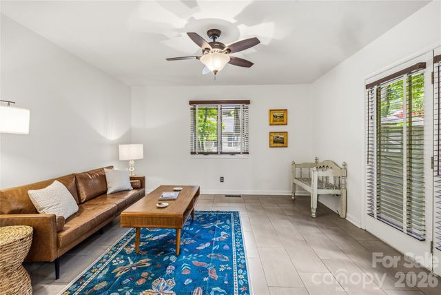 205 N Scarlet Oak Lane, Hendersonville, NC 28791