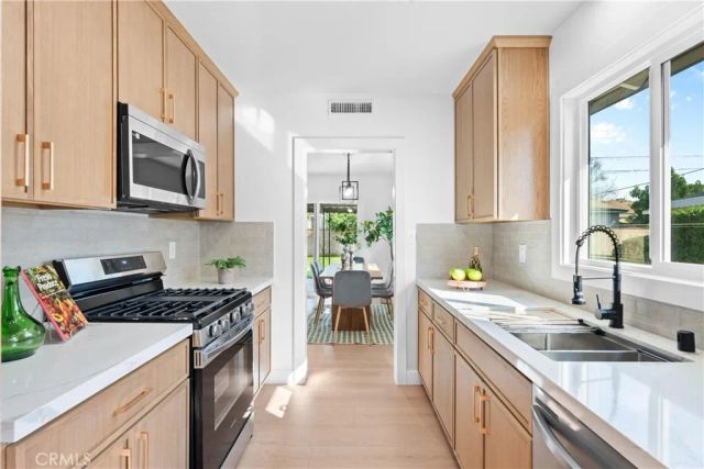 858 W Yale, Ontario, CA 91762