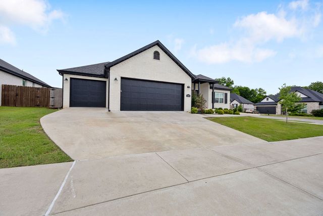 2881 E Bitterroot Street, Fayetteville, AR 72701