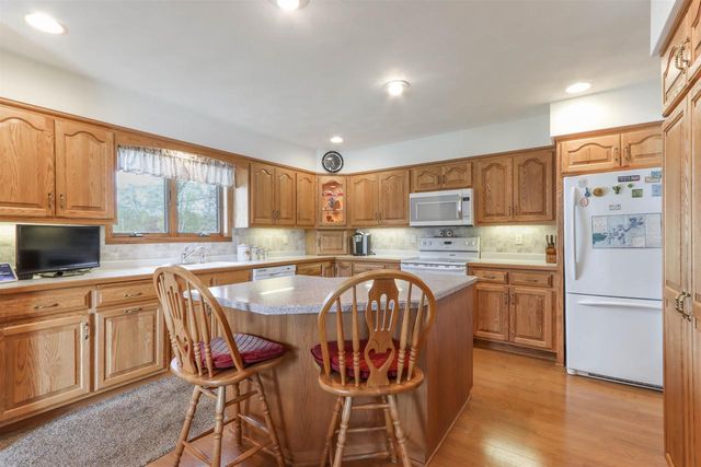 N2783 COUNTY ROAD QQ, Waupaca, WI 54981