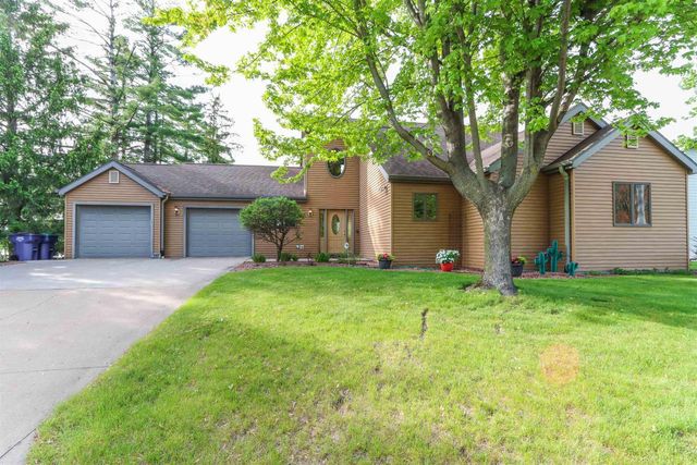 N2783 COUNTY ROAD QQ, Waupaca, WI 54981