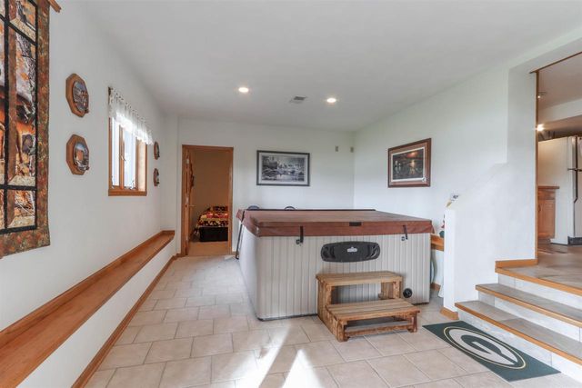 N2783 COUNTY ROAD QQ, Waupaca, WI 54981