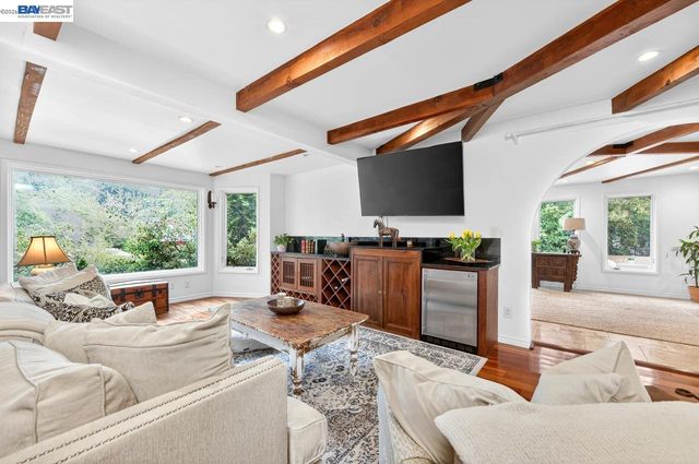 35655 Palomares Rd, Castro Valley, CA 94552