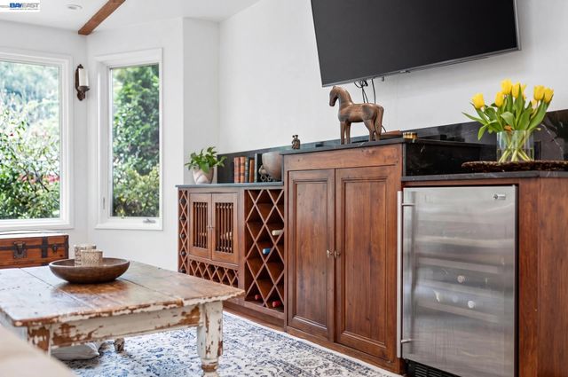 35655 Palomares Rd, Castro Valley, CA 94552