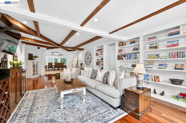 35655 Palomares Rd, Castro Valley, CA 94552