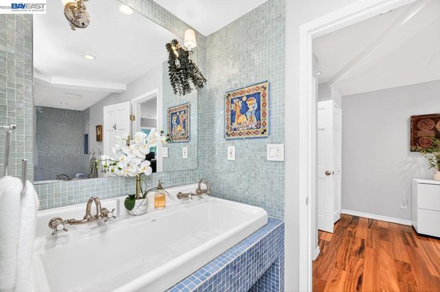 35655 Palomares Rd, Castro Valley, CA 94552