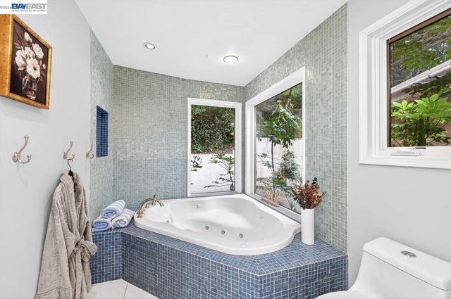 35655 Palomares Rd, Castro Valley, CA 94552