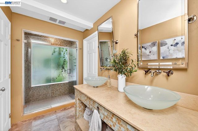 35655 Palomares Rd, Castro Valley, CA 94552