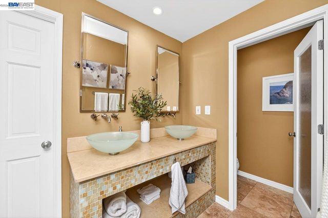 35655 Palomares Rd, Castro Valley, CA 94552