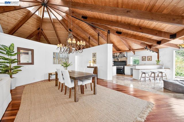 35655 Palomares Rd, Castro Valley, CA 94552