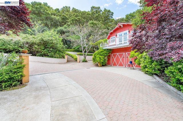 35655 Palomares Rd, Castro Valley, CA 94552