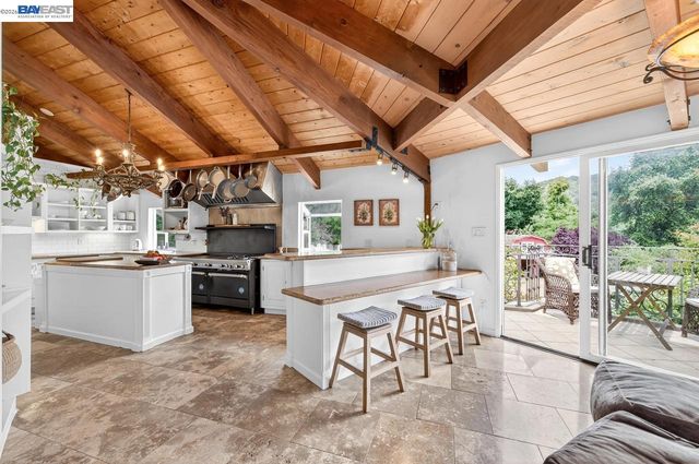 35655 Palomares Rd, Castro Valley, CA 94552
