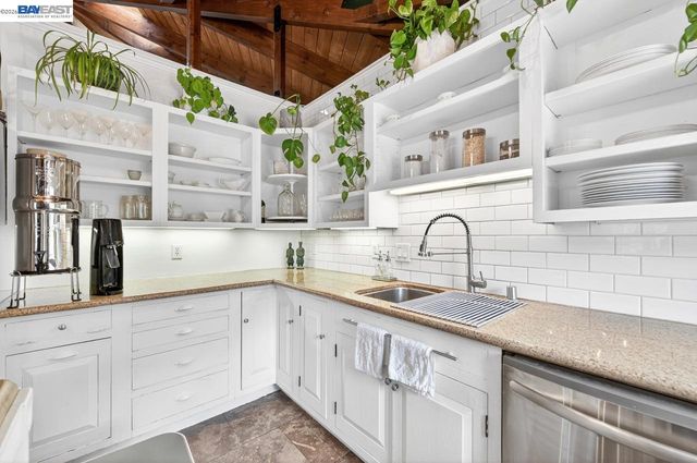 35655 Palomares Rd, Castro Valley, CA 94552