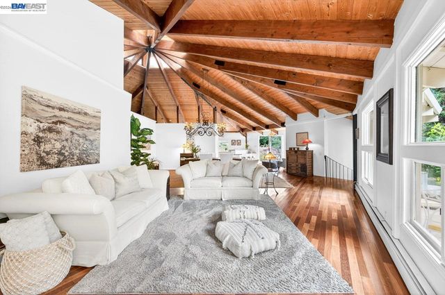 35655 Palomares Rd, Castro Valley, CA 94552