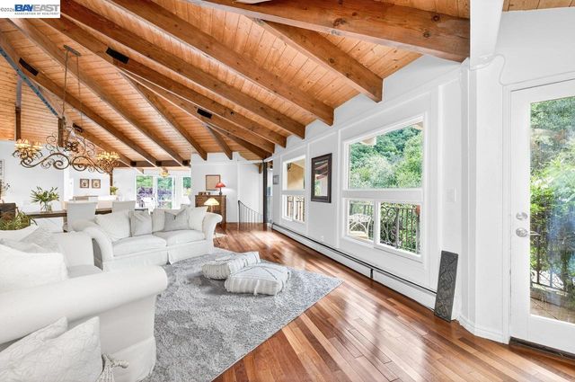 35655 Palomares Rd, Castro Valley, CA 94552