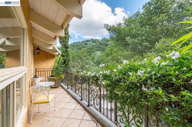 35655 Palomares Rd, Castro Valley, CA 94552