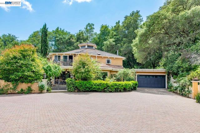 35655 Palomares Rd, Castro Valley, CA 94552