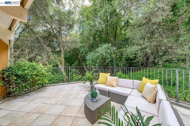 35655 Palomares Rd, Castro Valley, CA 94552