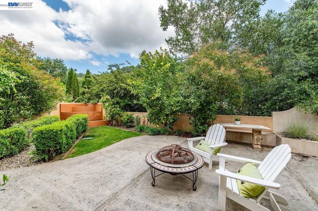35655 Palomares Rd, Castro Valley, CA 94552