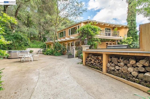 35655 Palomares Rd, Castro Valley, CA 94552