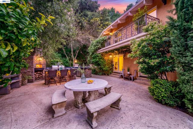 35655 Palomares Rd, Castro Valley, CA 94552