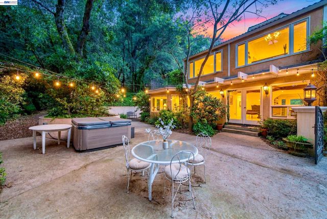 35655 Palomares Rd, Castro Valley, CA 94552
